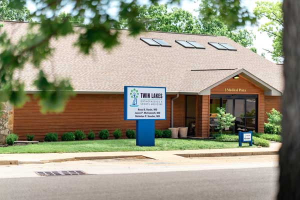Twin Lakes Orthopaedics & Sports Medicine Office Exterior